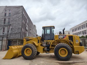 Cargadora de Ruedas CAT 966H de Segunda Mano en Excelentes Condiciones, Motor que Ahorra Combustible, Bajas Horas de Trabajo, Sistema Hidráulico Estable en Venta - Product Image 5