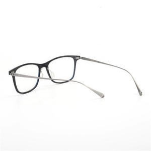 Montura <span class=keywords><strong>de</strong></span> Gafas <span class=keywords><strong>de</strong></span> Fibra <span class=keywords><strong>de</strong></span> Carbono con Clip Magnético y Múltiples <span class=keywords><strong>Lentes</strong></span> Polarizadas <span class=keywords><strong>para</strong></span> el Sol B6034 - Product Image 4