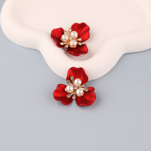 Accesorio para el Cabello con Flor Roja, Perlas de Imitación y Diamantes de Imitación, Adorno Nupcial, Material de Resina Plástica, Yiwu Primavera 2024 - Product Image 4