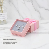 Boîte à bijoux carrée rose de luxe avec logo personnalisé, emballage rigide en carton pour bagues, colliers, boucles d'oreilles, vente en gros pour marques