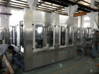 Hoge Output Automatische Drie-In-Één Kleine Flesvulmachine China 'S Mineraalwaterdrank Productielijn