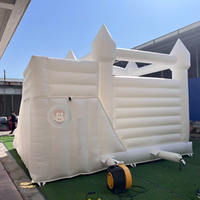 Château gonflable sur le thème du mariage blanc, château gonflable de luxe pour mariage, pour événements festifs