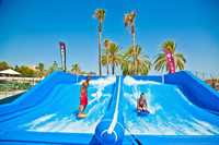 Simulateur de surf à double voie bleu clair commercial, utilisation intérieure/extérieure, capacité supérieure à 500 kg, 15x8x2,8 m