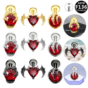 Boucles d'oreilles clous en forme d'aile de chauve-souris plaquées titane avec cristaux rouges sertis griffe pour femme, bijoux de mode, boucles d'oreilles piercing - Product Image 1