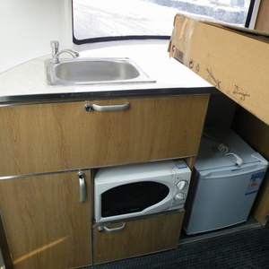 Semirremolque HERUI de Carga Inclinada para 3 Caballos, Construcción de Acero Aleado, Eje Doble, Frenos Eléctricos, Capacidad de Carga de 4T, Alojamiento Tipo RV - Product Image 6