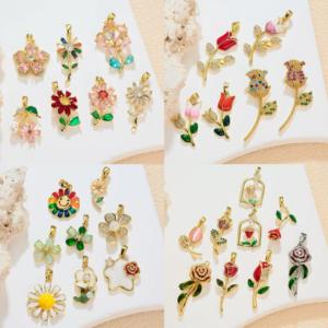 <span class=keywords><strong>Ciondolo</strong></span> BD-D603 a Forma di <span class=keywords><strong>Margherita</strong></span> con Perle Finte Smaltate per Collana, Placcato Oro in Rame, Charm per Borse, Creazione di Gioielli - Product Image 6