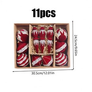 ชุดลูกบอลคริสต์มาสแบบกำมะหยี่สีแดงเงิน 11 ชิ้น รูปทรงต่างๆ (ลูกบอลทรงแท่งน้ำแข็ง) สไตล์โมเดิร์น ประดับเลื่อมลายทางกำมะหยี่ - Product Image 4