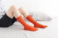 Chaussettes de sport et d'affaires unisexes en coton pur noir et blanc tricotées à compression pour l'été – Vente en gros