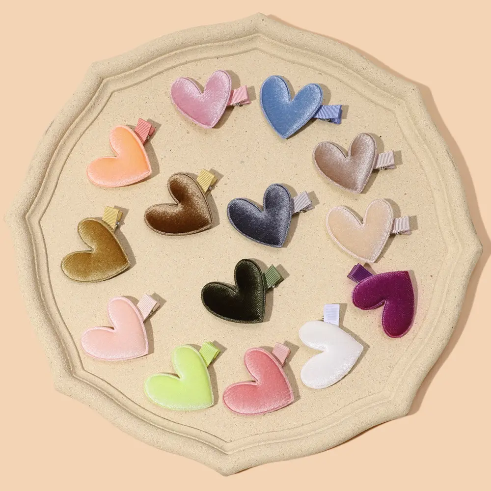 Nuevo corazón colorido bebé terciopelo Clips pelo niñas elegantes horquillas bebé niñas niños accesorios para el cabello