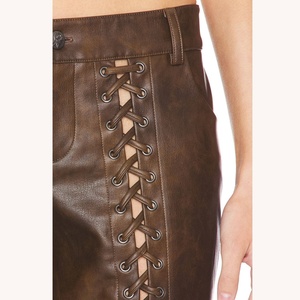 Pantalones de cuero ajustados de alta calidad para mujer, personalizados al por mayor, con abertura sexy y cordón, de talle alto y corte acampanado, ideales para otoño. - Product Image 5