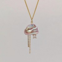 Collier en laiton avec perles baroques naturelles - Pendentif nuage géométrique fantaisiste, breloques lune et étoile |   Plaqué or 18 carats PVD avec accents en cristal