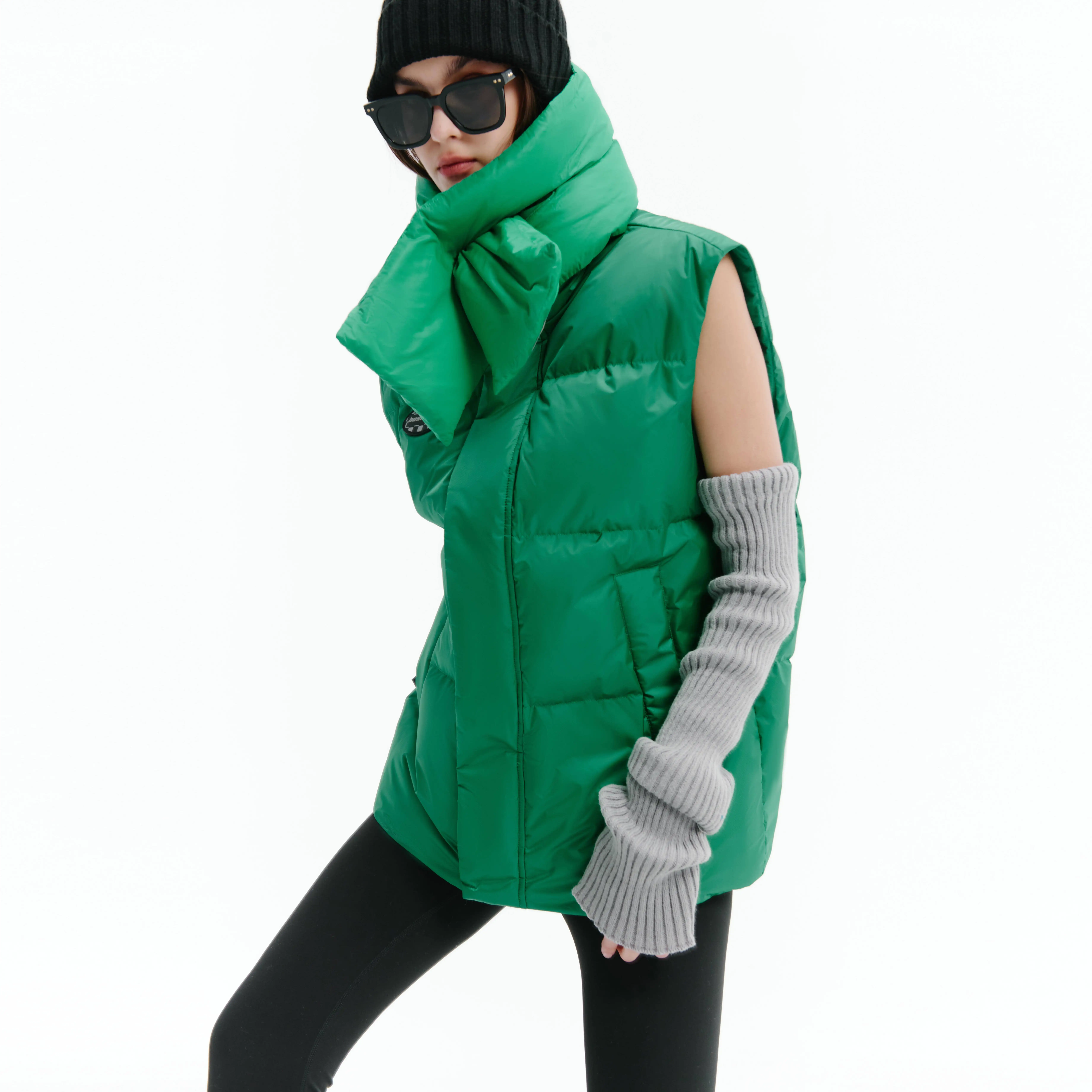 High Quality Fashion Sleeveless Green Standing Collar Windproof 90% Duck Down Warm Ladies Vest Down Jacket For Autumn And Winter
