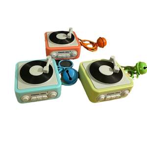 Boîte à musique gramophone vinyle rétro classique, petit jouet décoratif, lecteur de disques vinyle carré rétro créatif en plastique, porte-clés - Product Image 1