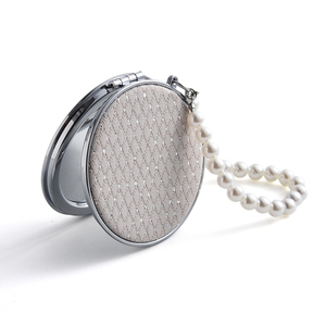 Miroir de maquillage compact rond double face avec housse en tissu et chaîne perlée en fausses perles, miroir cosmétique de poche portable - Product Image 6