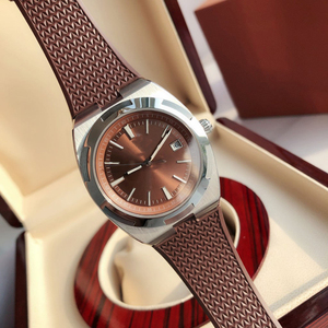 Reloj Deportivo de Lujo de Acero Inoxidable con Esfera Marrón Sunburst, Correa de Goma Marrón y Visualización de Fecha - Product Image 4
