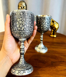 <span class=keywords><strong>Calice</strong></span> Artigianale in Argento Nero con Incisioni Floreali e Ricchi Dettagli Botanici, Tradizionale <span class=keywords><strong>Calice</strong></span> in Metallo Decorativo - Product Image 1