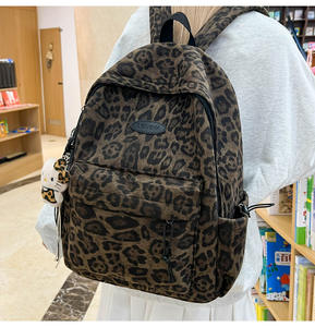 Nueva <span class=keywords><strong>mochila</strong></span> con estampado de leopardo, bolso versátil y elegante para estudiantes de secundaria, <span class=keywords><strong>mochila</strong></span> de alta gama para mujer. - Product Image 4
