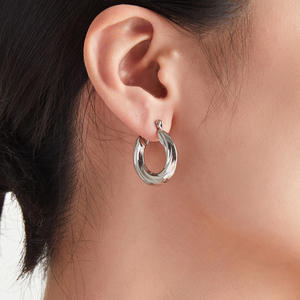 Pendientes de joyería clásica, nuevo diseño, acero inoxidable 316L de alta calidad, pendientes CC geométricos chapados en oro de 18 quilates para mujer - Product Image 4