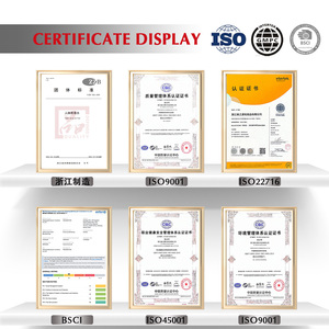 น้ำหอม LOVALI 35 มล. สำหรับผู้ชาย กลิ่นหอมแนวอะโรมาติกและซิตรัส แรงบันดาลใจจาก PLAY SPORT กลิ่นหอมสำหรับใช้ในชีวิตประจำวัน ติดทนนาน กลิ่นหอมสดชื่น ขนาดพกพา - Product Image 4