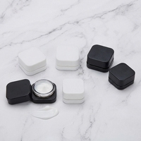 Pots en verre transparent carrés de qualité supérieure avec logo personnalisé et couvercles noirs 3ml 5ml 7ml 9ml pour le reconditionnement cosmétique