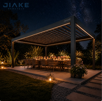 Pergola motorisée en aluminium à lames orientables avec éclairage de plafond à fibres optiques et LED à intensité variable pour soirées romantiques dans le jardin