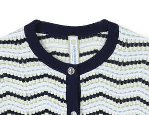 <span class=keywords><strong>Pull</strong></span> à col rond à manches longues pour femmes, printemps-été 2025, sur mesure OEM et ODM, couleur contrastée, rayures ondulées, cardigan en tricot avec boutons - Product Image 4