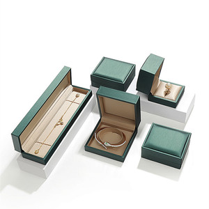 Caja de Joyería para Collar y Anillo en Verde Oscuro, Material de Cuero PU, Empaquetado en Cartón, Estilo Moderno, Logotipo Personalizado - Product Image 5