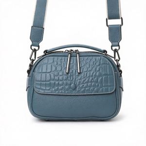 Nuevo bolso de mujer a la moda con textura elegante y diseño cuadrado pequeño, tipo bandolera, para el día a día, fiestas y salidas. - Product Image 1
