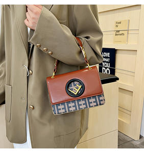 Bolso de mano cruzado de un solo hombro de lujo con logotipo de letra en relieve de moda de estilo francés de lujo pequeño bolso cuadrado para mujer - Product Image 2