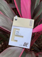 Étiquette volante en papier de style designer personnalisé, avec logo creux et dorure à chaud