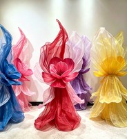 Fleur de pivoine géante en organza faite à la main et personnalisée avec support et ruban pour la décoration de mariage, d'événements et de fonds de scène à domicile