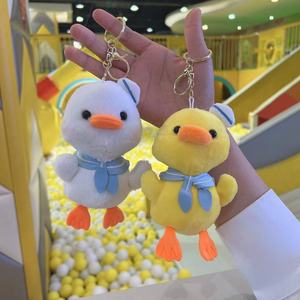 Llavero de peluche de pato TikTok con bufanda y dije para bolsos - Venta al por mayor - Product Image 2