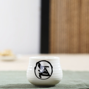 Tasse à saké en céramique blanche 70 ml, impression sérigraphique, style japonais, verre à spiritueux, pour les fêtes - Product Image 2