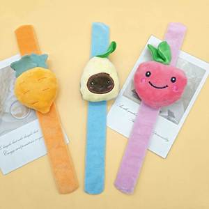 Bracelet claquant en peluche écologique en forme de fruit, en gros, promotionnel, avec alliage de zinc, pour récompense des enfants de maternelle - Product Image 3