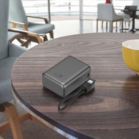 Chargeur de batterie au lithium portable, prix de gros, OEM personnalisé, écran LCD, charge rapide PD 35W, câble intégré, batterie externe 10000mAh