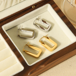 Boucles d'oreilles créoles géométriques rectangulaires en acier inoxydable plaqué or 18 carats pour femme, à porter au quotidien - Product Image 1