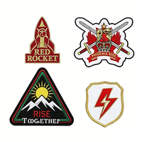 Écussons brodés personnalisés avec logo, patchs thermocollants brodés sur mesure pour vêtements, badges en gros pour chapeaux, vestes, chaussures, sacs