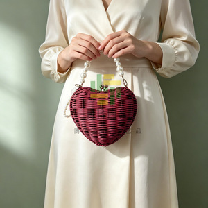 Nuevo Bolso de Mano Casual Moderno y Personalizado con Adornos de Perlas en Forma de Corazón, Tejido a Mano, para el Día de San Valentín - Product Image 3