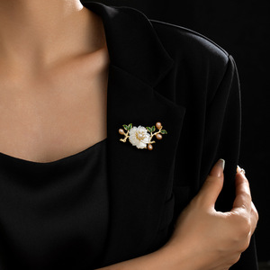 Muyu Flower Brooch Zinc Alloy Freshwater Pearl Women's Party Accessory - Product Image 4
