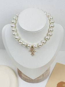 Collar de Perlas Barrocas de Lujo con Cruz de Cristal, Elegante Gargantilla para Gatos, Joyería Vintage Brillante para Perros Pequeños - Product Image 1