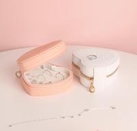 Boîte à bijoux de luxe en cuir PU Saffiano en forme de cœur pour boucles d'oreilles et colliers, avec planche de rangement, logo personnalisé, coffret cadeau de voyage de luxe