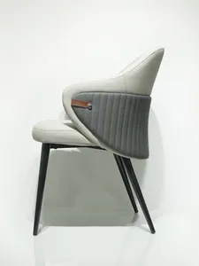 <span class=keywords><strong>Chaise</strong></span> de salle à manger moderne haut de gamme, revêtement <span class=keywords><strong>en</strong></span> <span class=keywords><strong>cuir</strong></span> beige et gris avec pieds <span class=keywords><strong>en</strong></span> métal noir, <span class=keywords><strong>chaise</strong></span> d'appoint de luxe pour salle à manger - Product Image 4