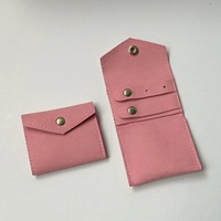 Boîte à bijoux de luxe en microfibre YZ en gros, avec logo personnalisé en relief, en velours, anti-poussière, en forme d'enveloppe, emballage de bijoux haute capacité