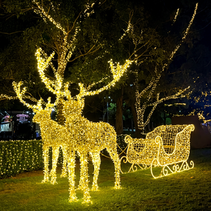 Grand motif lumineux LED en forme de renne doré avec cadre métallique pour affichage commercial de Noël - Product Image 1