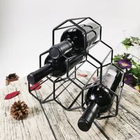 Porte-bouteilles de vin décoratif en fil métallique de petite taille pour la maison Porte-bouteilles en fil métallique pour 6 bouteilles de stockage en forme de triangle pour support de table