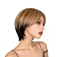 Perruque synthétique courte et droite, fibre haute température réglable, résistante à la chaleur, mèches caramel, brun miel, pointes noires, frange latérale
