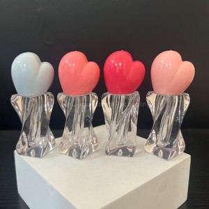 Tube de brillant à lèvres incurvé ISMAN 3ml avec capuchon cœur, <span class=keywords><strong>rose</strong></span>, bleu, rouge rosé, à paroi épaisse, <span class=keywords><strong>transparent</strong></span>, en plastique AS, vente en gros en vrac - Product Image 3