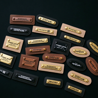 Écusson personnalisé en similicuir PU avec rivets et nom gravé en alliage métallique pour chapeau