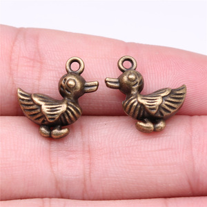 Colgante 3D de <span class=keywords><strong>Patito</strong></span> Caminante de 17x17x8mm en Aleación de Zinc Bronce Antiguo para Etiquetas de Recuerdo de Baby Shower - Product Image 1