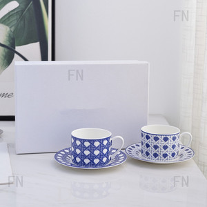 Vente en gros de tasses à double paroi en porcelaine fine de style européen de luxe pour le thé de l'après-midi - Product Image 1